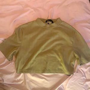 It’s a plain tan brown color! It’s super cute! And goes with lots of outfits!